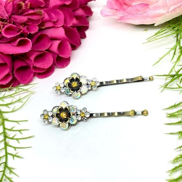 VINTAGE⚜️CHIC Crystal Flower Hair Pins - Set Of 2 - Picture 1 of 7